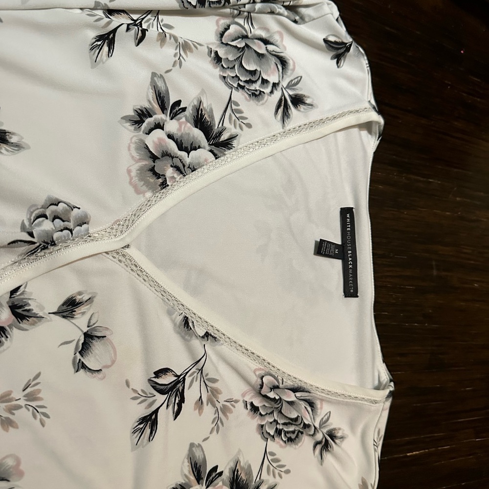 Beautiful blouse - Picture 4 of 4